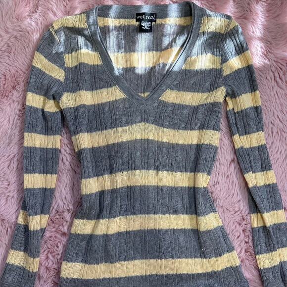 Y2k wet seal gray and butter yellow striped vneck sweater - Picture 4 of 6